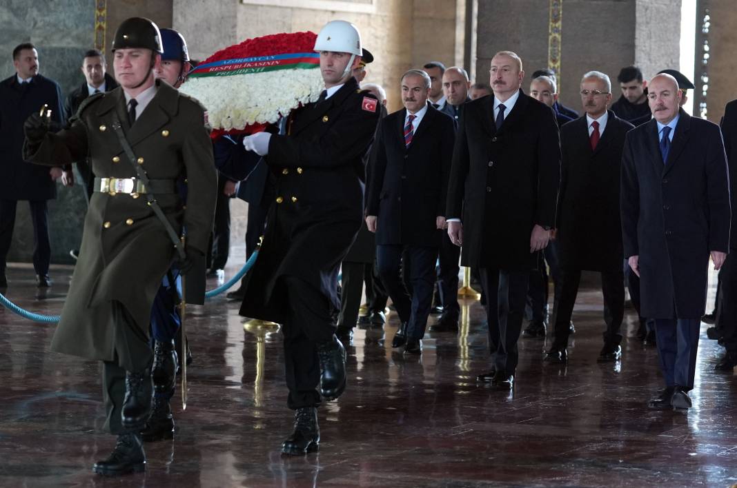 Azerbaycan Cumhurbaşkanı Aliyev Anıtkabir'de 24